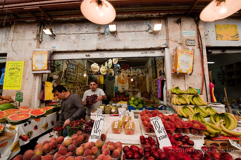 20100409_145928 D3.jpg - Fruit vendor, Ben Yehuda Market, Jerusalem